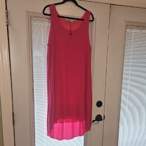 Elegant High-Low Sleeveless Dress in Vibrant Pink
